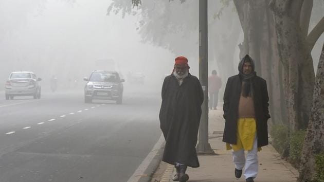 An approaching western disturbance is likely to kill the early morning chill in Delhi.(PTI)