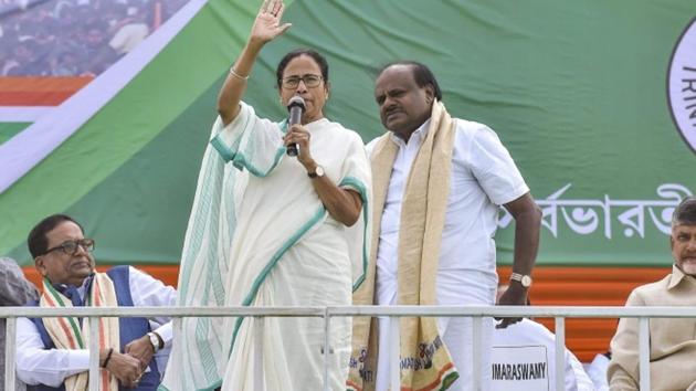 arnataka Chief Minister H D Kumaraswamy has said that his West Bengal counterpart Mamata Banerjee, saying she is a “good administrator” and has all capabilities of leading the country.(PTI)