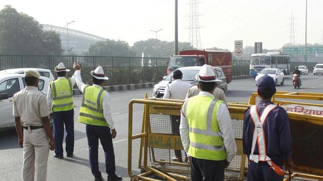 According to Gurugram traffic police, offenders do not pay postal challans as strict action is not taken if the penalty is not paid. (HT FIle) According to Gurugram traffic police, offenders do not pay postal challans as strict action is not taken if the penalty is not paid. (HT FIle)