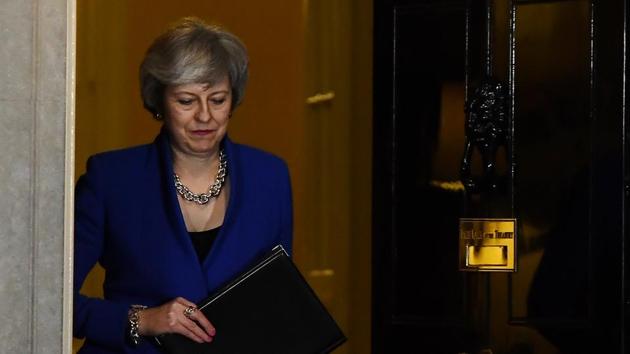 Britain's Prime Minister Theresa May prepares to make a statement following winning a confidence vote, after Parliament rejected her Brexit deal, outside 10 Downing Street in London, Britain, January 16, 2019. REUTERS/Clodagh Kilcoyne(Reuters Photo)
