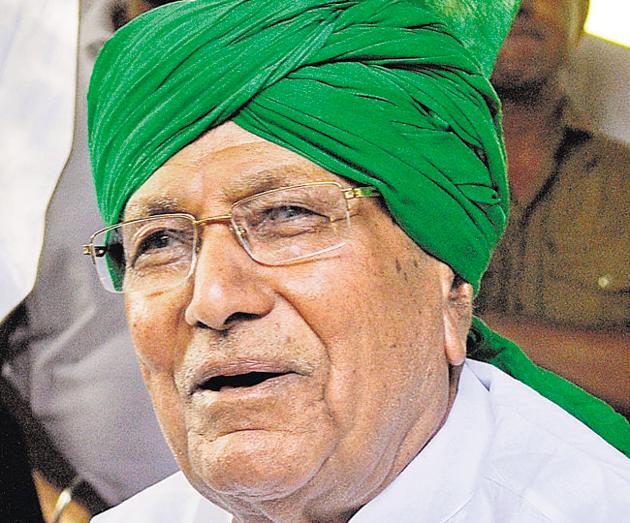 Jailed INLD chief and former Haryana Chief Minister Om Prakash Chautala has been denied temporary release from jail for the Jind bypoll in the state next week (File Photo)(HT Photo)