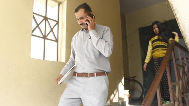 Mental health experts and doctors said that strenuous jobs keep one from spending time with loved ones and this was bound to take a toll on mental and physical health. Psychiatrist Dr Brahmdeep Sindhu said, “Rest energizes. The weekly off will help traffic personnel. They will finally get some time when they will not be answering the call of duty. That feeling of freedom, and not being bound, is crucial for mental health.” (Yogendra Kumar / HT Photo)