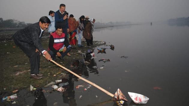 Activists of River Connect floating paper boats on Yamuna river on Tuesday.(HT PHOTO)
