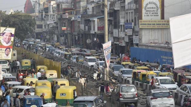 As part of the redevelopment project, traffic movement will be restricted on the main Chandni Chowk-Fatehpuri Masjid road to convert the crowded streets of the old Delhi market into an accessible space for pedestrians. (Sanchit Khanna/HT File) As part of the redevelopment project, traffic movement will be restricted on the main Chandni Chowk-Fatehpuri Masjid road to convert the crowded streets of the old Delhi market into an accessible space for pedestrians. (Sanchit Khanna/HT File)