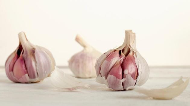 Garlic helps fight bacteria and virus. Eat four to five cloves of raw garlic every day. (Unsplash)
