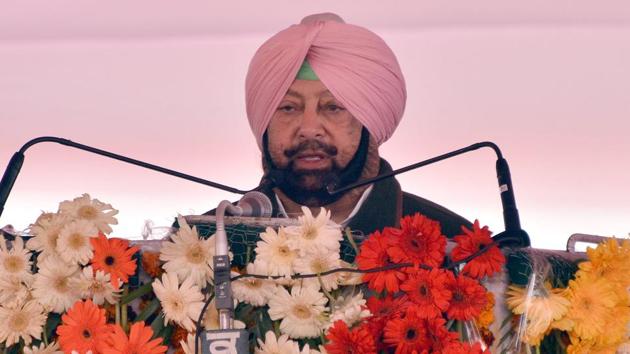 Punjab chief minister Captain Amarinder Singh on Wednesday protested against Islamabad’s proposal to allow only Sikh pilgrims to visit Kartarpur Sahib Gurdwara in Pakistan.(Photo by Sameer Sehgal/Hindustan Times) (HT Photo) Punjab chief minister Captain Amarinder Singh on Wednesday protested against Islamabad’s proposal to allow only Sikh pilgrims to visit Kartarpur Sahib Gurdwara in Pakistan.(Photo by Sameer Sehgal/Hindustan Times) (HT Photo)