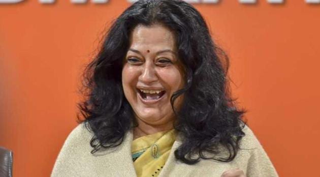 Moushumi Chatterjee said that there is a need to tell the next generation what to wear for their own good.(PTI)