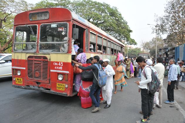 Pune and Pimpri Chinchwad Municipal Corporations (PCMC) will be helping the PMPML to procure these 400 non-AC CNG buses(HT/PHOTO)