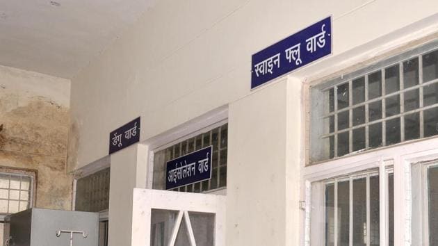 Dehradun-based Shri Mahant Indresh Hospital has the state’s only laboratory approved by the National Centre for Disease Control to test samples and check for symptoms of the disease.(HT Photo)