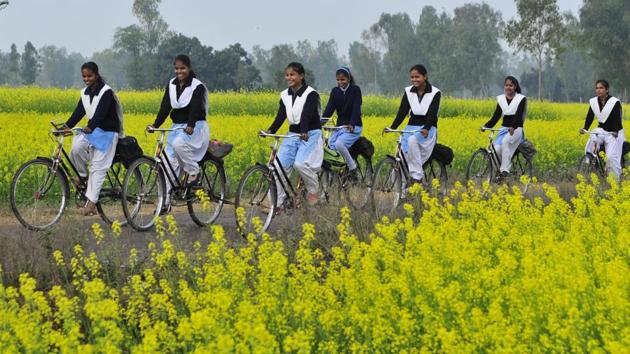 These girls would have discontinued their studies had it not been a few good Samaritans who pooled in money and bought 20 bicycles so that the students could commute to school.(Deepak Gupta/HT Photo)