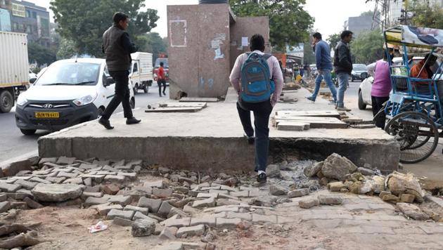 A dilapidated footpath at Andrews Ganj in south Delhi. Activists argue that accessible infrastructure is required not just for people with disabilities but also for the elderly, children, pregnant women, and people with medical condition or temporary disability.(Amal KS/HT Photo)
