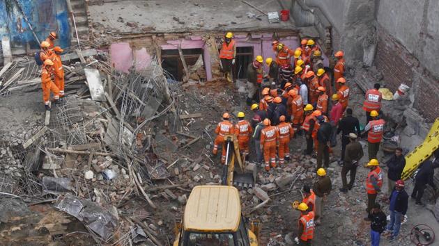 One person died and at least 20 are trapped after a four-storey under-construction building collapsed early on Thursday in Gurugram’s Ullawas village, police said, as rescue workers searched for those feared stuck in the rubble. Rescuers from National and State Disaster Response Forces and Border Security Force (BSF) are trying to clear the debris and look for survivors. (Yogendra Kumar / HT Photo) One person died and at least 20 are trapped after a four-storey under-construction building collapsed early on Thursday in Gurugram’s Ullawas village, police said, as rescue workers searched for those feared stuck in the rubble. Rescuers from National and State Disaster Response Forces and Border Security Force (BSF) are trying to clear the debris and look for survivors. (Yogendra Kumar / HT Photo)