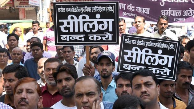 File photo of Delhi traders protesting against the sealing drive in the national capital.(Sushil Kumar/HT File)