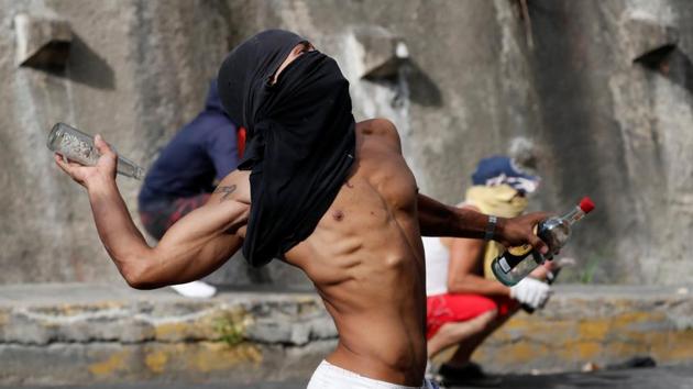 Demonstrators clash with Venezuelan National Guards during a protest close to one of their outposts in Caracas, Venezuela on January 21, 2019. A group of soldiers took control of a command post north of Caracas in the early hours of the day. They published a video on social media saying they “completely repudiate” Maduro’s regime and calling on people to take to the streets in their support. (Carlos Garcia Rawlins / REUTERS) Demonstrators clash with Venezuelan National Guards during a protest close to one of their outposts in Caracas, Venezuela on January 21, 2019. A group of soldiers took control of a command post north of Caracas in the early hours of the day. They published a video on social media saying they “completely repudiate” Maduro’s regime and calling on people to take to the streets in their support. (Carlos Garcia Rawlins / REUTERS)