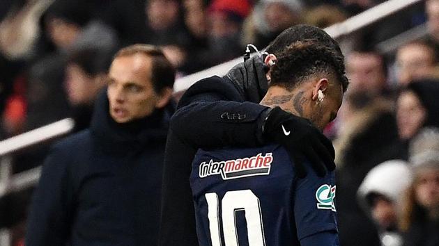Paris Saint-Germain's Brazilian forward Neymar leaves the pitch following an injury during the French Cup round of 32 football match between Paris Saint-Germain (PSG) and Strasbourg (RCS). (AFP) Paris Saint-Germain's Brazilian forward Neymar leaves the pitch following an injury during the French Cup round of 32 football match between Paris Saint-Germain (PSG) and Strasbourg (RCS). (AFP)