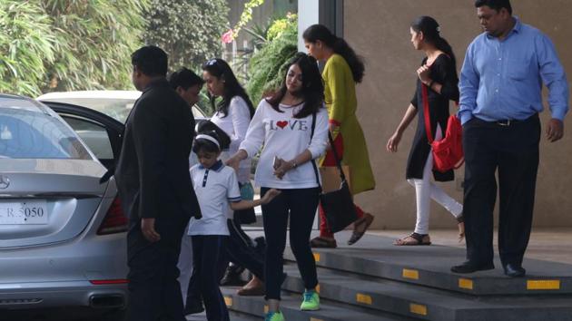 Aishwarya Ra Bachchan and Aaradhya spotted in Mumbai.(Viral Bhayani)