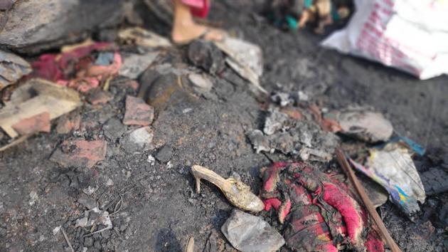 Most of the migrant workers living in the shanties at Nathupur village near Gurugram’s Cyber City were at work when the fire started. (HT Photo) Most of the migrant workers living in the shanties at Nathupur village near Gurugram’s Cyber City were at work when the fire started. (HT Photo)