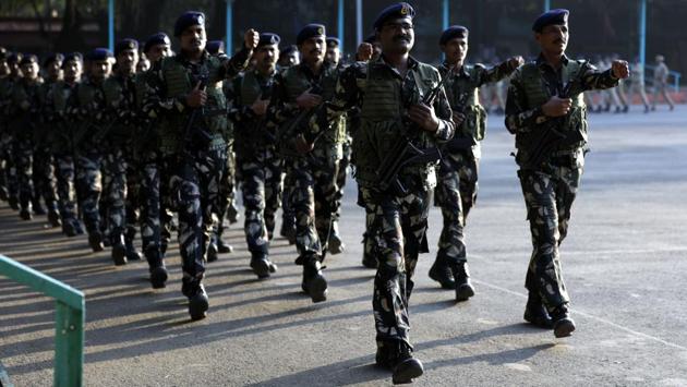 Pune police battalions practice for the Republic Day parade at Shivajinagar police grounds on Monday. (RAHUl RAUT/HT PHOTO) 
