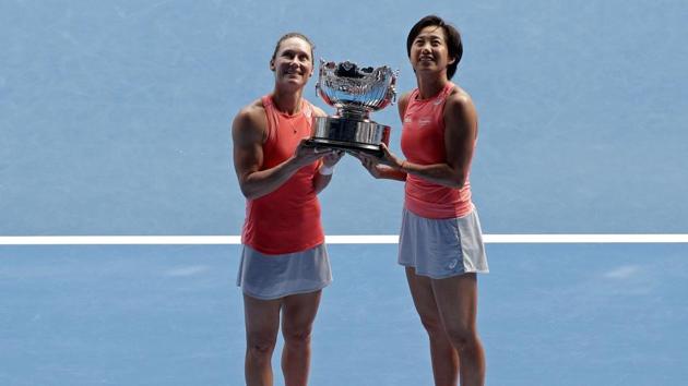China's Zhang Shuai, right, and Australia's Samantha Stosur pose for a photo with their trophy after winning the women's doubles final against France's Kristina Mladenovic and Hungary's Timea Babos.(AP)