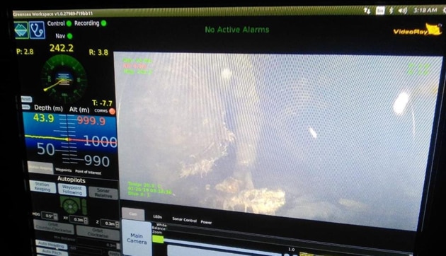 Naval divers detected the body of another miner early this morning at a depth of 280 feet inside a rat-hole in Meghalaya’s East Jaintia Hills district where over a dozen miners remain trapped since December 13.(ANI Photo) Naval divers detected the body of another miner early this morning at a depth of 280 feet inside a rat-hole in Meghalaya’s East Jaintia Hills district where over a dozen miners remain trapped since December 13.(ANI Photo)