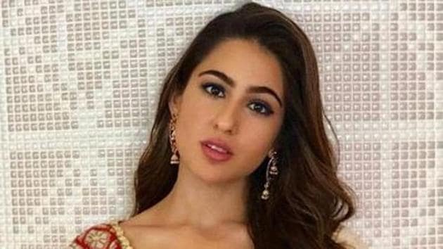 Stunner Sara Ali Khan impresses us once again in a white churidaar set.(Viral Bhayani/Instagram)