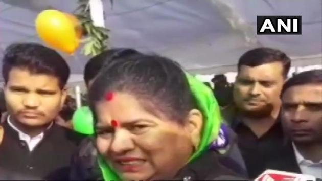 Madhya Pradesh minister Imarti Devi was seen seeking help of the Gwalior collector to finish her Republic Day speech on Saturday.(Photo: Twitter/@ANI)