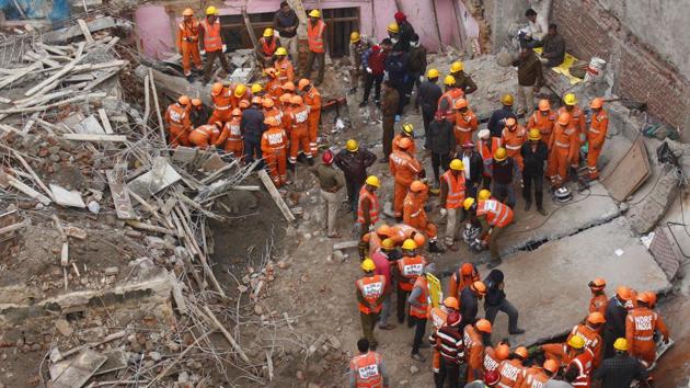 Rescue teams work at the site of the collapse of an under construction four-storyed-building in Ullahawas village, Gurugram. (Yogendra Kumar / HT Photo) Rescue teams work at the site of the collapse of an under construction four-storyed-building in Ullahawas village, Gurugram. (Yogendra Kumar / HT Photo)