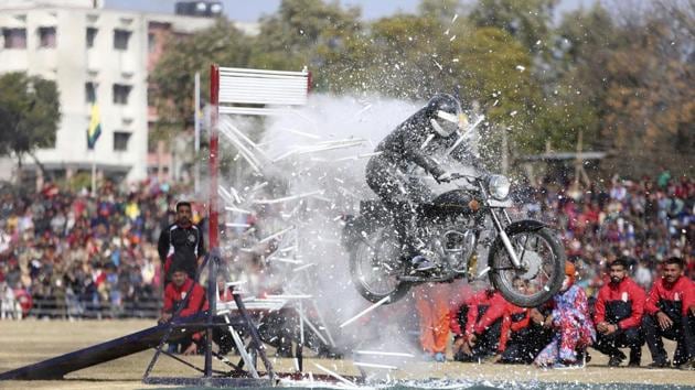 A Jammu and Kashmir state policeman performs a motorcycle stunt during Republic Day celebrations in Jammu. A woman constable riding a stunt motorcycle and six children were Saturday injured when the two-wheeler slipped at a state-level Republic Day parade organised in Gujarat’s Palanpur. (Representative Image/AP Photo) A Jammu and Kashmir state policeman performs a motorcycle stunt during Republic Day celebrations in Jammu. A woman constable riding a stunt motorcycle and six children were Saturday injured when the two-wheeler slipped at a state-level Republic Day parade organised in Gujarat’s Palanpur. (Representative Image/AP Photo)
