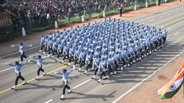 The Indian Airforce’s foot contingent passes the crown in a neat formation. (Raj K Raj / HT Photo) The Indian Airforce’s foot contingent passes the crown in a neat formation. (Raj K Raj / HT Photo)