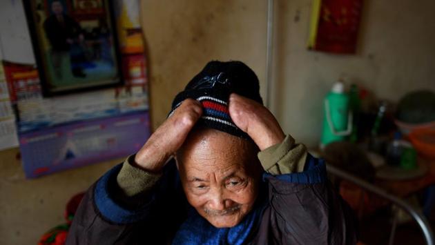 Leprosy patient Nguyen Quang Chieu, 85, wears his wool cap. There were 248 people being treated for leprosy in 2017 in Vietnam, down by more than half from a decade earlier, according to data from the World Health Organization. But as numbers have decreased so have the live-in patients at the Van Mon centre. (Manan Vatsyayana / AFP) Leprosy patient Nguyen Quang Chieu, 85, wears his wool cap. There were 248 people being treated for leprosy in 2017 in Vietnam, down by more than half from a decade earlier, according to data from the World Health Organization. But as numbers have decreased so have the live-in patients at the Van Mon centre. (Manan Vatsyayana / AFP)