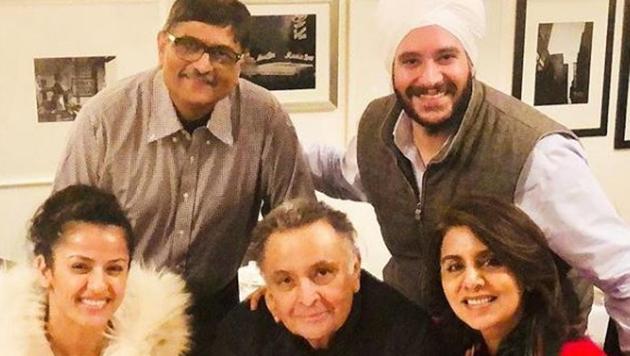 Neetu Singh often shares pictures of family and friends visiting them in New York. Rishi Kapoor, seen here, in her latest pic.(Instsgram)