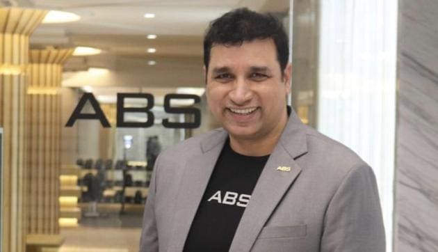 Abhimanyu Sable started working as a fitness trainer at Hotel Sagar Plaza with a starting salary of <span class='webrupee'>?</span>800 in 1991.(HT PHOTO)
