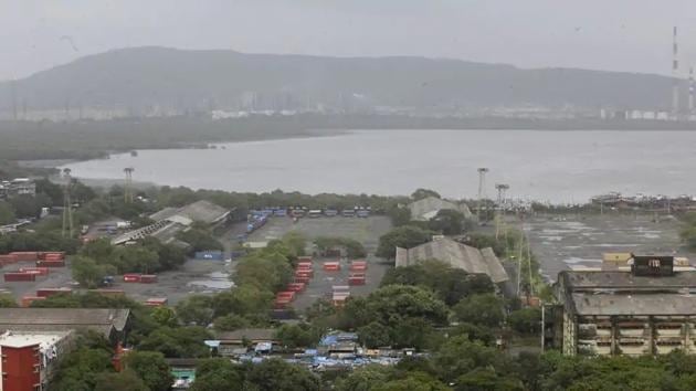 MbPT released the draft on the revamp of 966.3 hectares of land between Wadala and Sassoon Docks for public scrutiny in December(HT file photo)
