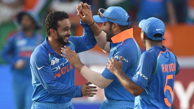 Kedar Jadhav (L) celebrates with his teammates after he dismissed Bangladesh batsman Mushfiqur Rahim.(AFP)