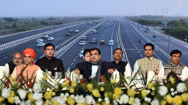 Speaking at an event to lay the foundation stone for the Rs 2,820 crore corridor between Akshardham and Eastern Peripherial Expressway, Nitin Gadkari said work on Dwarka Expressway and Kalindi Kunj-Sohna via Faridabad will start soon. (Sonu Mehta/HT Photo) Speaking at an event to lay the foundation stone for the Rs 2,820 crore corridor between Akshardham and Eastern Peripherial Expressway, Nitin Gadkari said work on Dwarka Expressway and Kalindi Kunj-Sohna via Faridabad will start soon. (Sonu Mehta/HT Photo)