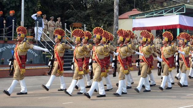 Police personnel march in sync during Republic Day parade as Minister Girish Bapat stands in salute at Shivajinagar Police ground. (HT PHOTO) 