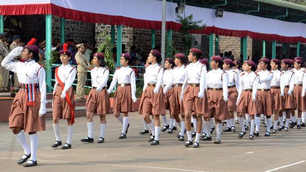 Students during Republic Day parade at Shivajinagar Police ground  (HT PHOTO) 