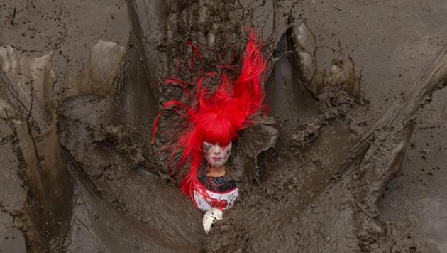 A competitor falls in a muddy pool as they take part in the Tough Guy endurance event near Wolverhampton, central England, on January 27, 2019. The Tough Guy event challenges hundreds of competitors to run a gruelling course whilst negotiating up to 300 obstacles including water, fire, and tunnels. (Oli Scarff / AFP) A competitor falls in a muddy pool as they take part in the Tough Guy endurance event near Wolverhampton, central England, on January 27, 2019. The Tough Guy event challenges hundreds of competitors to run a gruelling course whilst negotiating up to 300 obstacles including water, fire, and tunnels. (Oli Scarff / AFP)