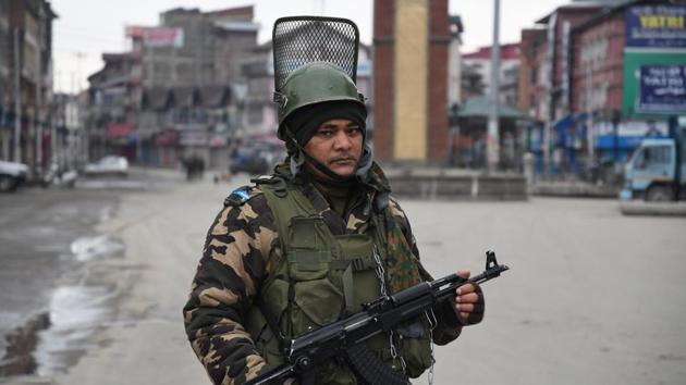 Security personnel stand guard during 70th Republic Day celebrations in Srinagar.(ANI)