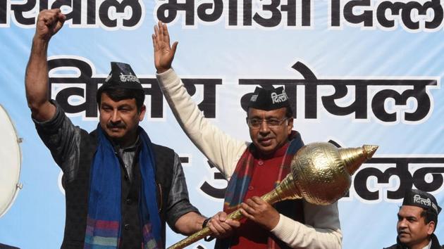 The BJP campaign against Delhi’s AAP government, was launched by Delhi BJP president Manoj Tiwari, and Union minister Vijay Goel at Ashoka Road.(Sonu Mehta/HT Photo)