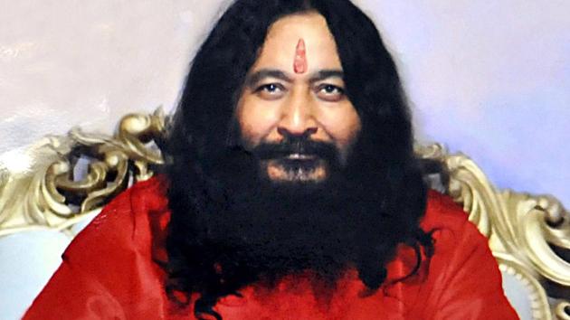 File photo of Divya Jyoti Jagriti Sansthan founder Ashutosh Maharaj. His followers claim the dera head is in ‘samadhi’ and continue to preserve his body at -22 degree celsius five years after he was declared ‘clinically dead’.(HTFile Photo)