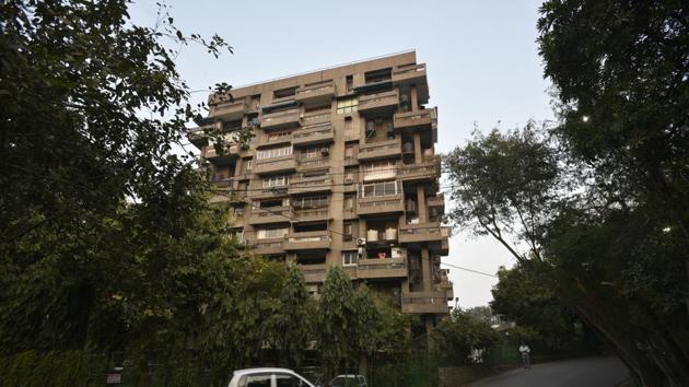 Mount Kailash apartments in East of Kailash where the elderly couple was found dead on Saturday, Jan 26, 2019, in their ninth floor flat. Police say there were no signs of a forced entry.(Biplov Bhuyan/HT Photo)