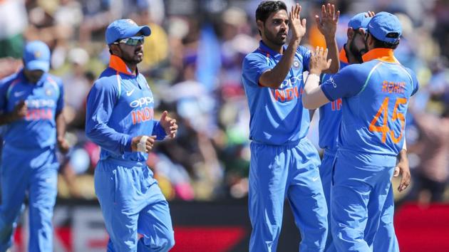 Bhuvneshwar Kumar, third right, is congratulated by Virat Kohli on the wicket of Martin Guptil.(AP) Bhuvneshwar Kumar, third right, is congratulated by Virat Kohli on the wicket of Martin Guptil.(AP)