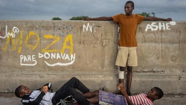 Boys go through their morning exercise routine on January 27, 2019, near the township of Emakhandeni, Zimbabwe. This wide stretch of road is a well-known gathering spot each morning from 5 to 7 am for fitness enthusiasts who stretch, jog, shadow-box, plank and do squats, push-ups, sit-ups and jumps. (Zinyange Auntony / AFP) Boys go through their morning exercise routine on January 27, 2019, near the township of Emakhandeni, Zimbabwe. This wide stretch of road is a well-known gathering spot each morning from 5 to 7 am for fitness enthusiasts who stretch, jog, shadow-box, plank and do squats, push-ups, sit-ups and jumps. (Zinyange Auntony / AFP)