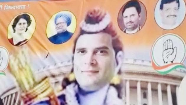 A Bihar Congress poster in Patna portrays party president Rahul Gandhi as Lord Ram.(Photo: Twitter/@ANI)