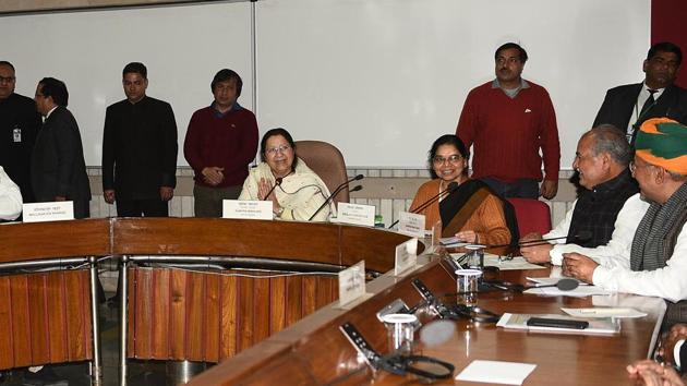 At an all-party meeting convened by Lok Sabha Speaker Sumitra Mahajan, Congress’ floor leader Mallikarjun Kharge warned the government of strong protests if it tries to bring ‘a full budget’ ahead of the general election and even told Speaker Sumitra Mahajan not to get ‘angry’ if such protests continue.(Vipin Kumar/HT Photo)