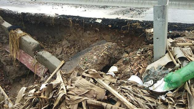 A portion of the KMP Expressway that has caved in at Sonepat a few days after some spells of light rain. (HT Photo) A portion of the KMP Expressway that has caved in at Sonepat a few days after some spells of light rain. (HT Photo)