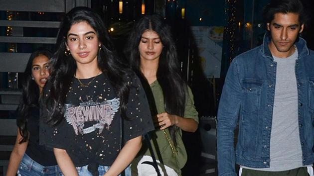 Khushi Kapoor with friends in Mumbai. (Viral Bhayani) Khushi Kapoor with friends in Mumbai. (Viral Bhayani)