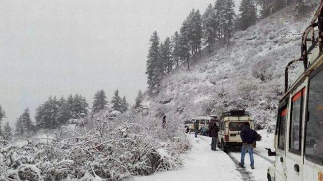 The warning, of danger level 2, has been issued for areas above 2500 metres in Uttarkashi, Chamoli, Rudraprayag, Pithoragarh and Tehri Garhwal districts of Uttarakhand. A warning has been issued for Jammu and Kashmir and Himachal Pradesh as well. (PTI/ Representative Image) The warning, of danger level 2, has been issued for areas above 2500 metres in Uttarkashi, Chamoli, Rudraprayag, Pithoragarh and Tehri Garhwal districts of Uttarakhand. A warning has been issued for Jammu and Kashmir and Himachal Pradesh as well. (PTI/ Representative Image)
