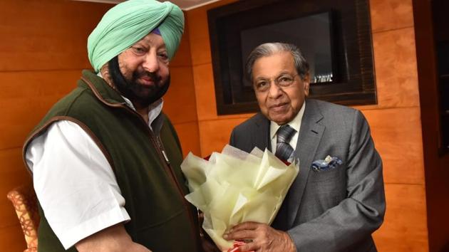 Punjab chief minister Capt Amarinder Singh with NK SIngh, chairman of the 15th Finance Commission, in Chandigarh, January 30, 2019. (HT Photo) Punjab chief minister Capt Amarinder Singh with NK SIngh, chairman of the 15th Finance Commission, in Chandigarh, January 30, 2019. (HT Photo)